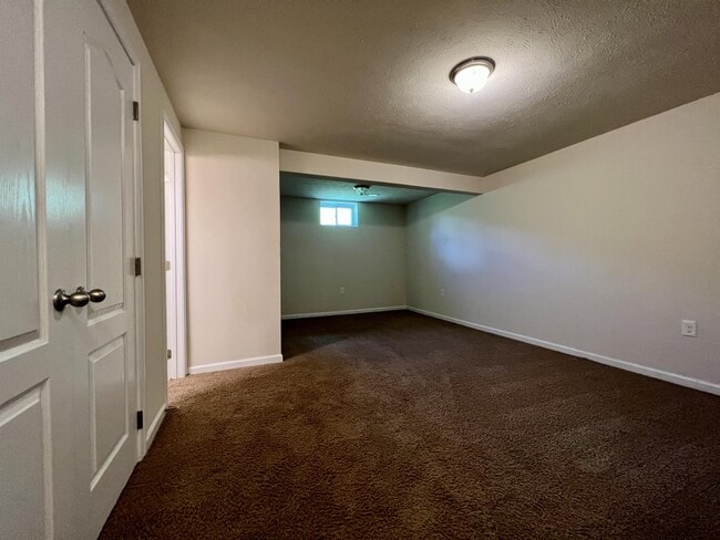 Photo - 326 Falcon Run