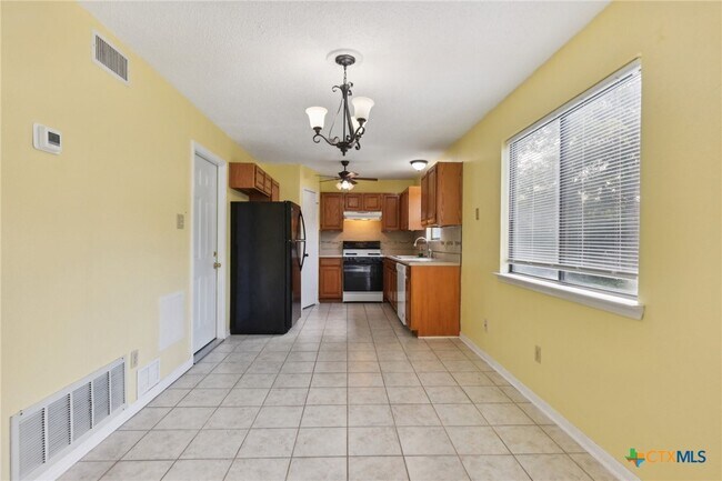 3217 Honeysuckle Dr
