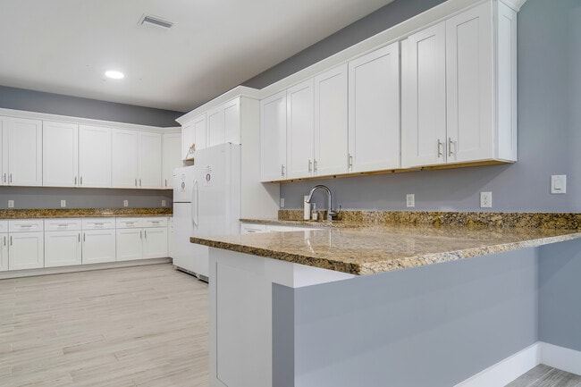 Clubroom Kitchen - Island Vista Estates