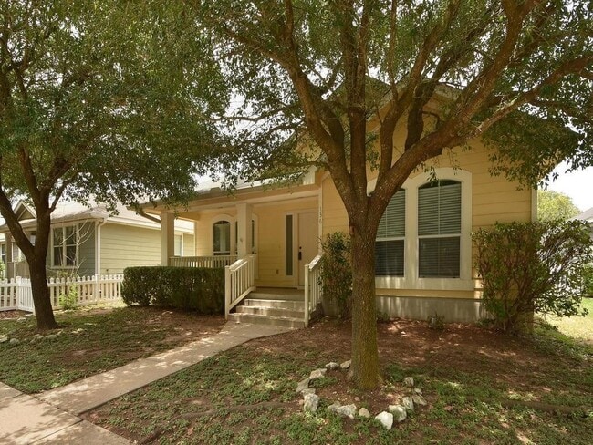 Photo - 136 Strawn