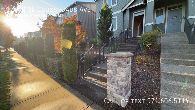 Photo - 17108 SE Crossroads Ave