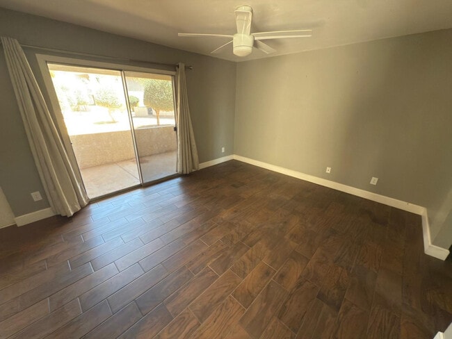 Building Photo - 10610 S 48th St Unit 1073