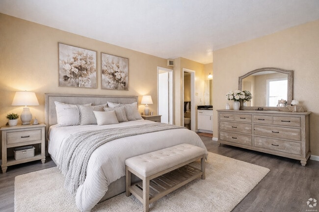 Building Photo - Venetian Apartamentos Houston