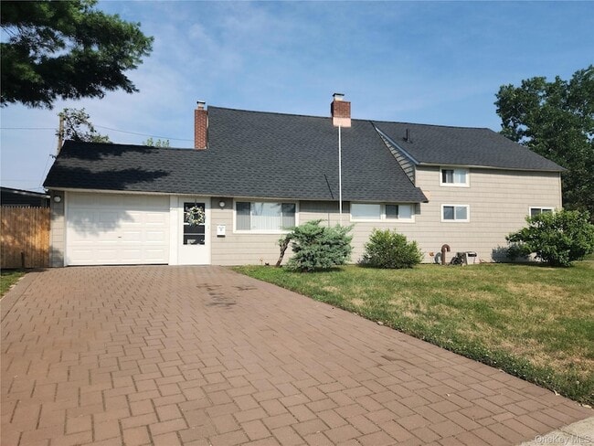 Building Photo - 201 Sprucewood Dr