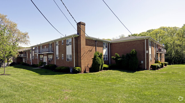 Building Photo - Parkwood Gardens Rental