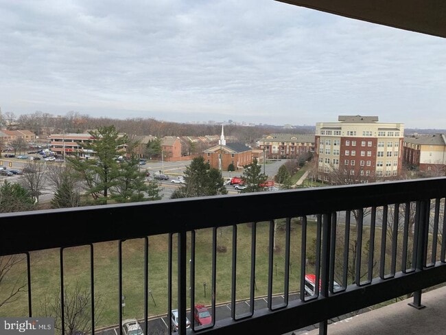 Photo - 3701 S George Mason Dr Unidad 710N