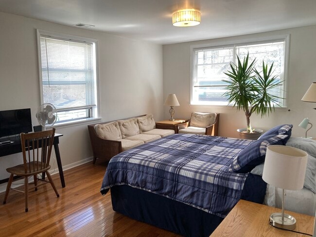 Photo - 231 W Menomonee St Unit 2R