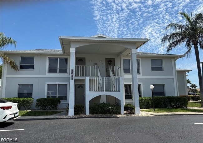 Building Photo - 5031 SW 16th Pl Unit 101