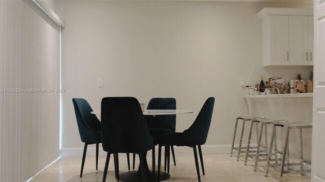 Photo - 6255 SW Kendale Lakes Cir Unidad 219