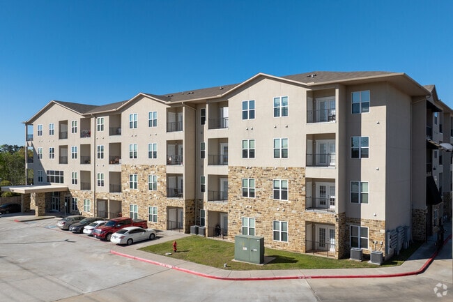 Building Photo - Pines at Frazier Rental
