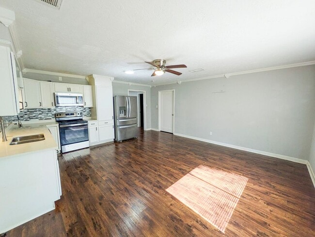 Photo - 460 Belvedere Dr