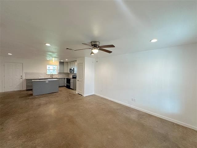 Photo - 108 W Adams St