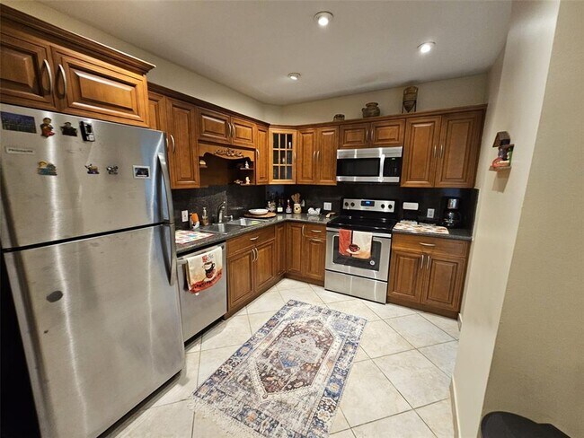 Photo - 4200 Hillcrest Dr Unit 1015