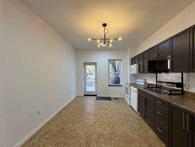 Photo - 310 Riverdale Av