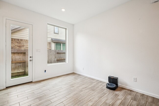 Building Photo - 4925 Chester Lk Ln