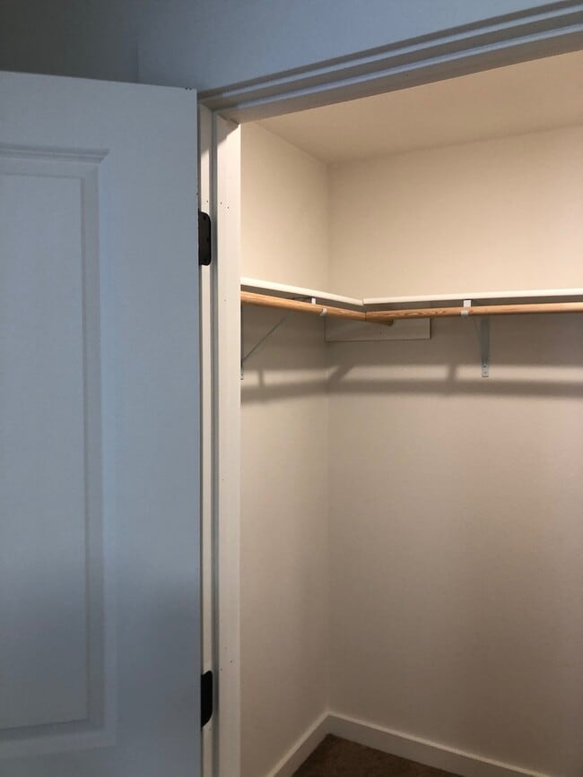 Photo - 4.5 Bathrooms ! 4 large bedrooms! Close to CWU