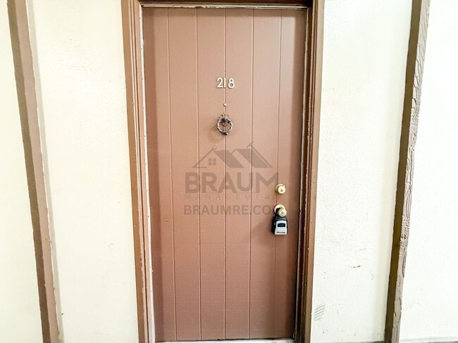 Photo - 5461 Kester Ave Unit 218