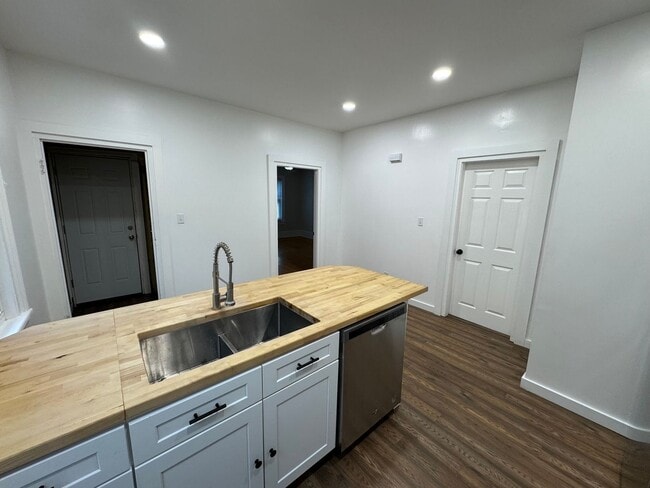 Photo - 2469 Professor Ave Unidad #2