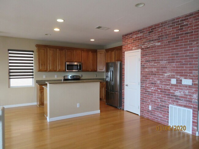 Photo - CLEAN AND READY TO MOVE IN