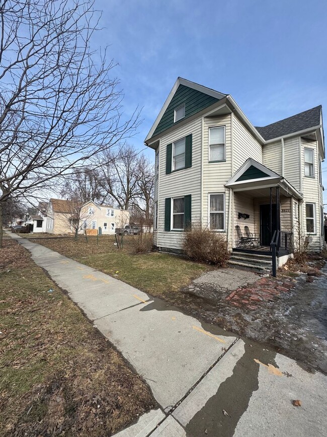 3821 E 55th St Unit 3821 E 55th St - #4