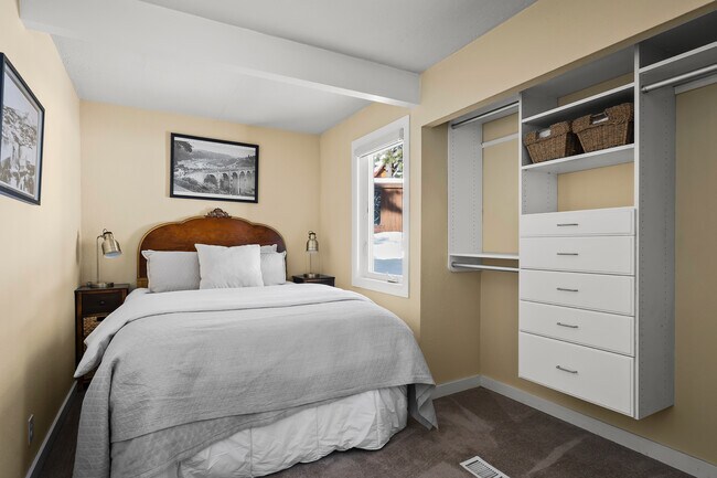 Photo - 210 Forest Glen Rd