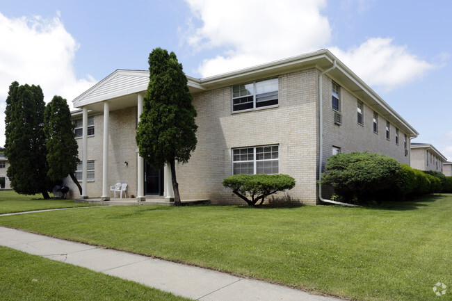 Colonial Manor Apts - Colonial Manor Apts