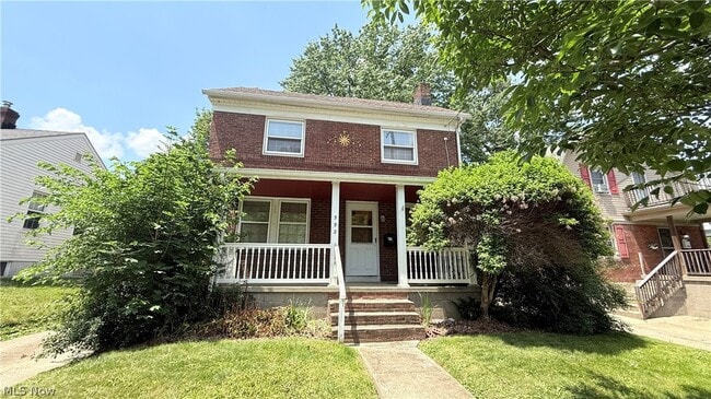 Photo - 592 Lindell St