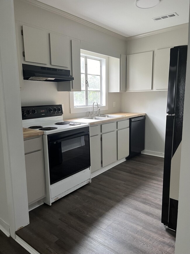 Photo - 1420 E 57th St