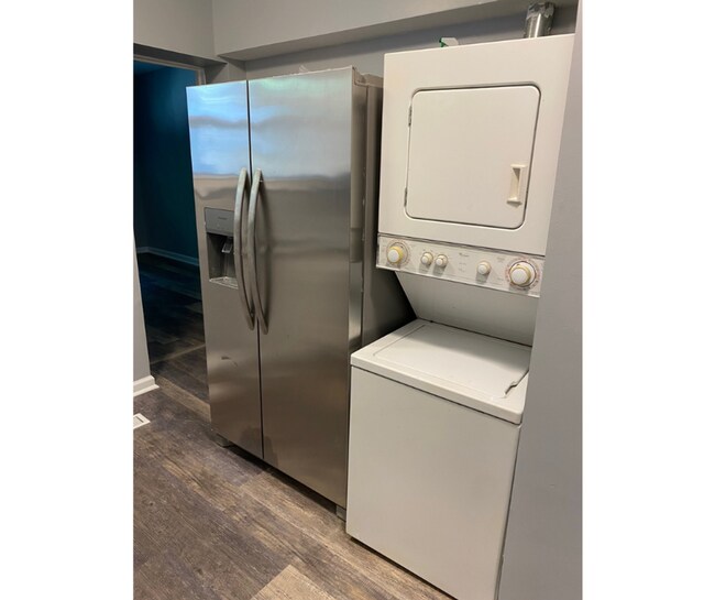 Photo - 627 Denison St Unit 3 Available Priv. Bath $750