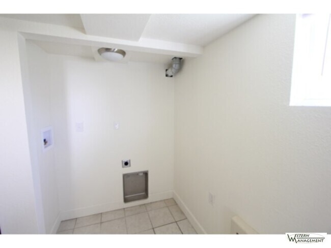 Photo - Pet Friendly Duplex!