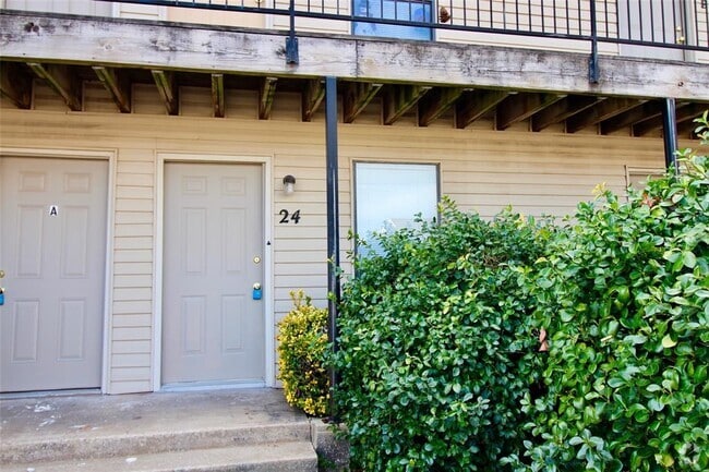 Building Photo - 1901 E Lindsey St Unit 24A Rental