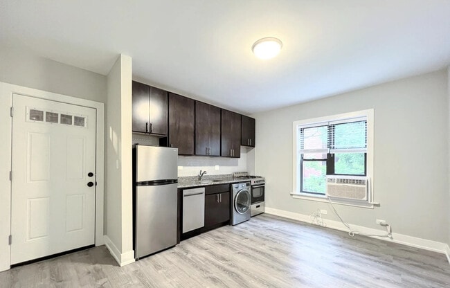 Photo - 437 W Belden Unit 2