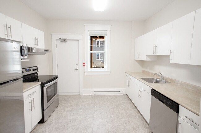 1BDR - Kitchen - 508 McMillan Apartment