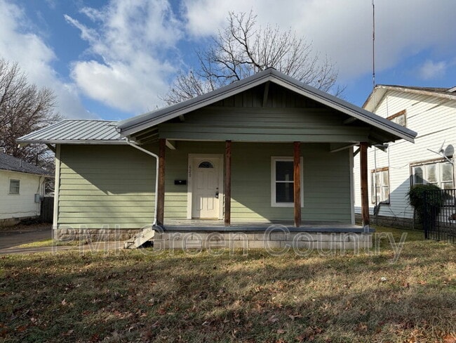 Building Photo - 620 S Zunis Ave