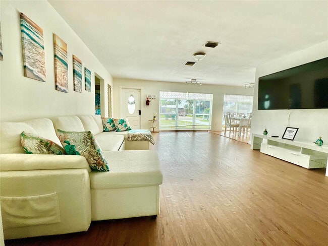 Photo - 133 NE 1st St