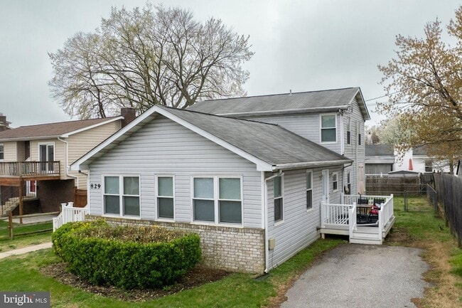 Photo - 829 Shore Dr