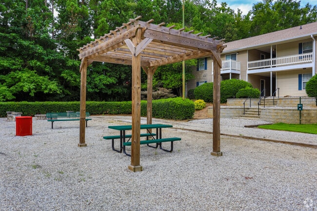 Outdoor Area - Retreat at Towne Crossing