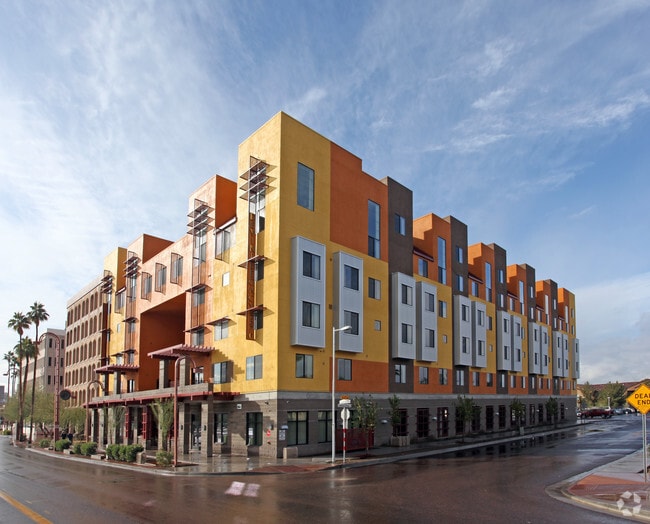 Devine Legacy on Central - Devine Legacy on Central Apartments