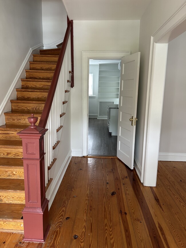 Entrance looking into kitchen - 7 S Dooley Ave