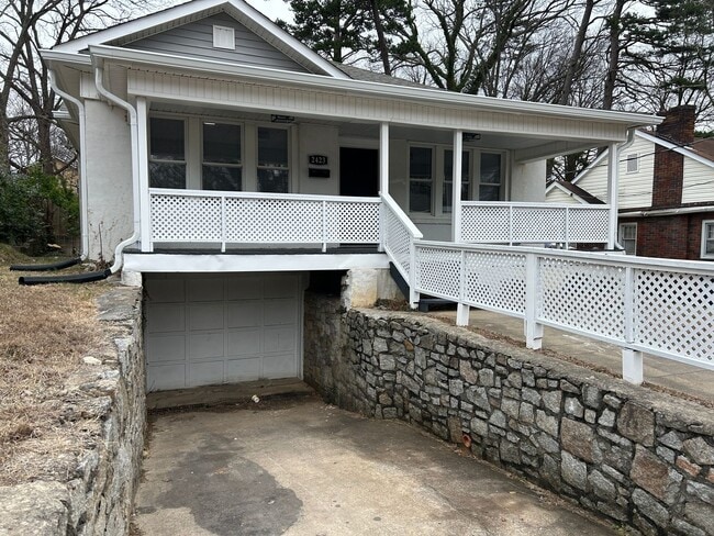 Building Photo - 2423 N Patterson Ave