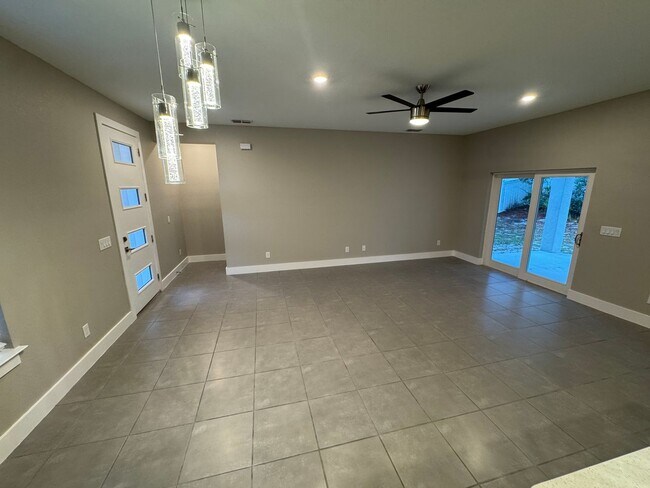 Photo - INCREDIBLE 4 Bedroom, 2 Bathroom Home in Poinciana!