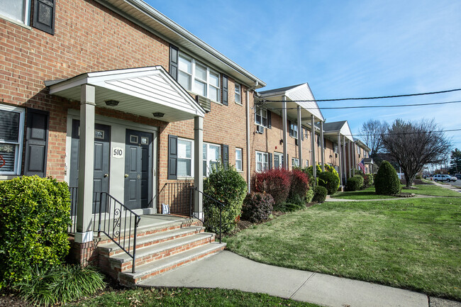 Highland Green Apartments - Highland Green Apartments