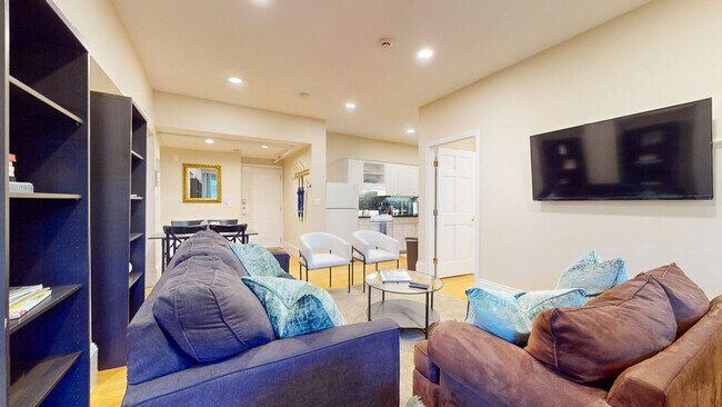 Building Photo - 290 Beacon St Rental