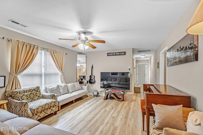 Photo - 1529 Sails Way