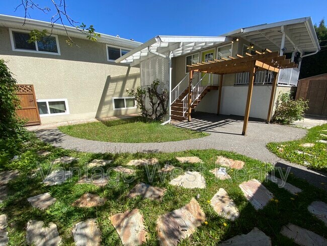 907-A Sutherland Ave