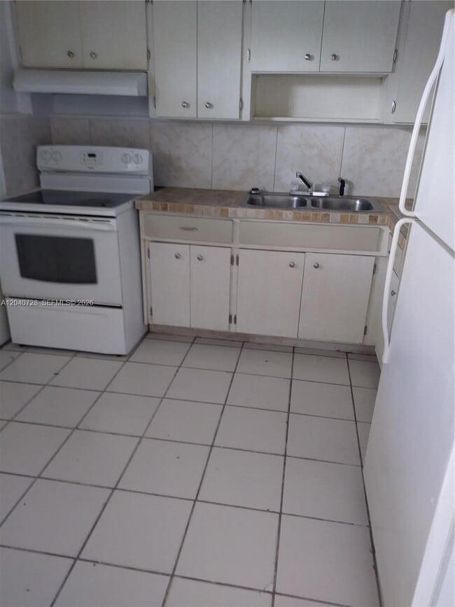 Building Photo - 9760 SW 184th St Unit 9A