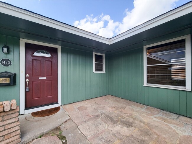 Photo - 1430 Cheshire Ln