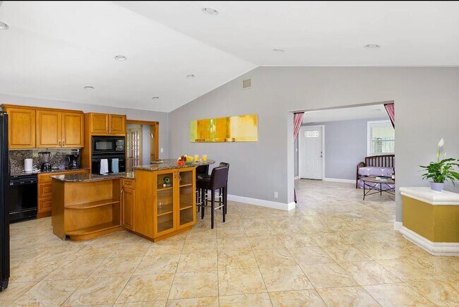 Photo - 272 NW 45th St