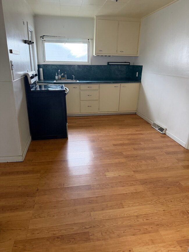 Photo - 1120 W Gold St