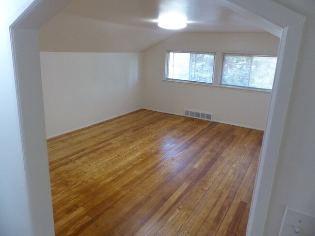 Huge living room! - 755 Saint Louis St Apartamentos Unidad Upper Flat